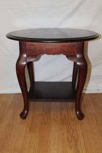 lot 1552 image: Vintage Round Sidetable