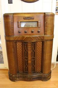 lot 1554 image: Antique Motorolla Standing Radio Cabinet