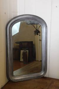 lot 1556 image: Vintage Wood Framed Mirror