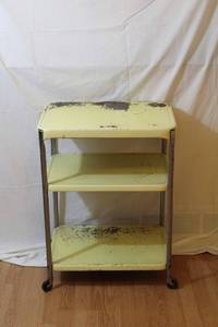 lot 1563 image: Vintage 3 Shelf Metal Rolling Cart