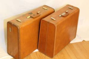 lot 1651 image: Vintage Hard Side Vinyl Suitcases in Maple Color