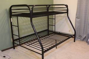 lot 1656 image: Black Metal TwinDouble Bunkbed