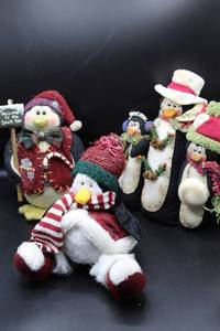 lot 1719 image: Penguin Christmas Lot