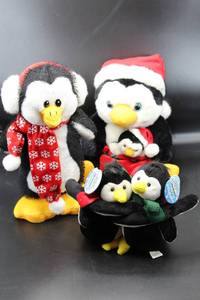 lot 1741 image: Penguin Christmas Lot