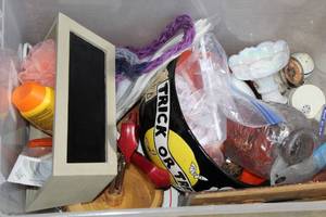lot 1779 image: Finders Keepers Tub FULL of Items