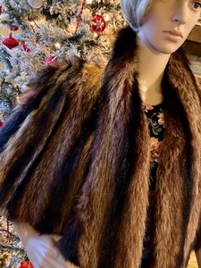 lot 1787 image: Gorgeous Vintage Circa 1950s Brown Mink Fur Stole
