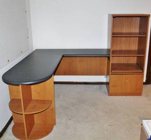 lot 1784 image: Office Desk L Shaped with built-ins