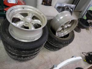 lot 7152 image: Set of wheels and tires. tire tread looks new.