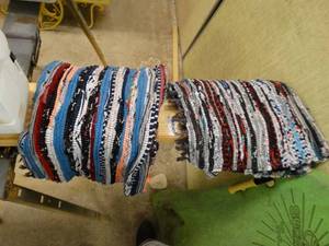 lot 7176 image: 4 small rugs.