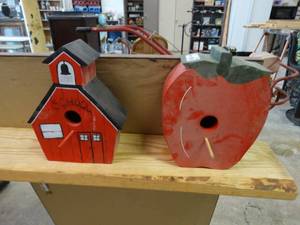 lot 7184 image: Apple and school house bird houses.