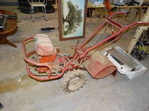 lot 7191 image: Yard tiller, unknown running condition.