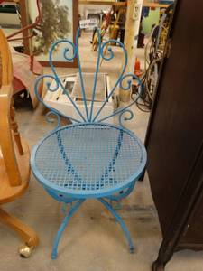lot 7197 image: Metal blue patio chair.