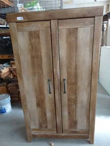 lot 7203 image: Nice wooden cabinet.