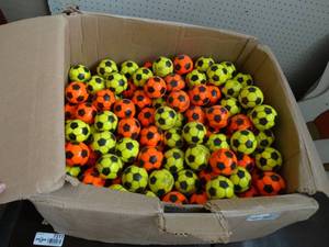 lot 7210 image: Lot of small rubber balls.