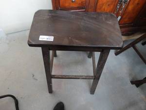 lot 7213 image: Saddle seat stool.