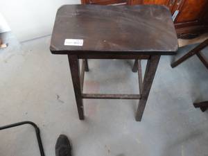 lot 7214 image: Saddle seat stool.