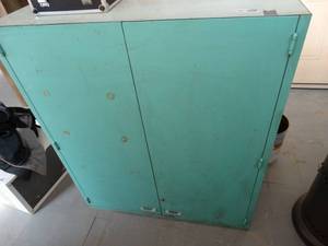 lot 7226 image: Metal cabinet.