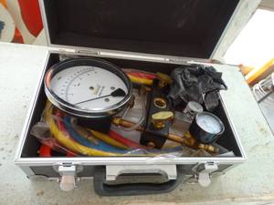 lot 7228 image: Vacuum gauges.