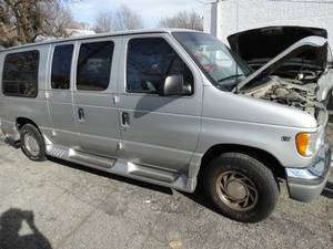 lot 1 image: 2001 Ford Econoline E150 Conversion Van wTriton V8 motor. Daily driver.