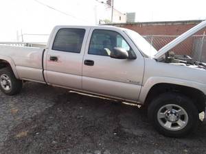 lot 2 image: 2004 Chevy 3500 work truck. Daily driver, runs and drives.