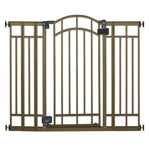 lot 2259 image: Summer Infant Stylish N Secure Walk Thru Gate
