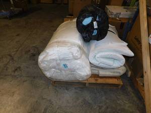 lot 2298 image: Lot of Misc Mattress Pads