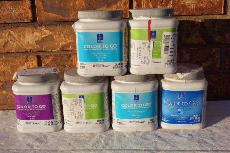 lot 94238 image: 6 Jugs of Sherwin Williams Paint - Some Tinted and Some New Product - MISTINT PAINT SALE