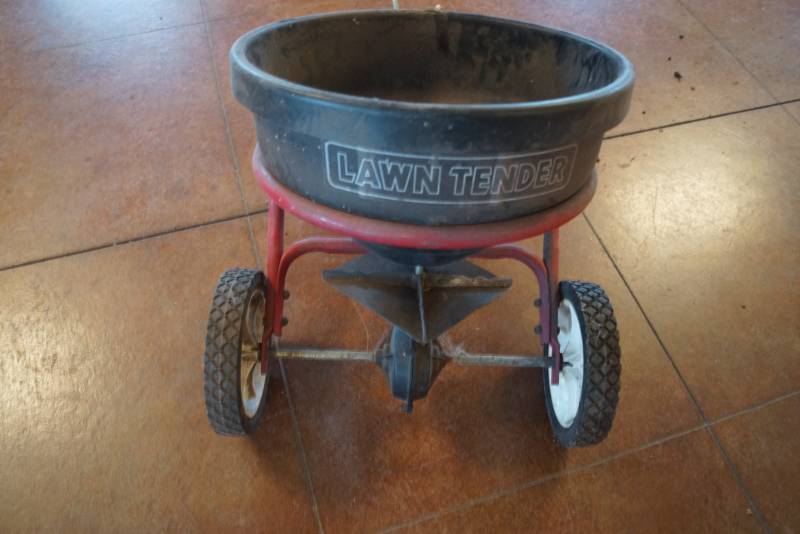 lot 7351 image: Lawn TractorLawnmower-Pull Style Lawn Seed Spreader