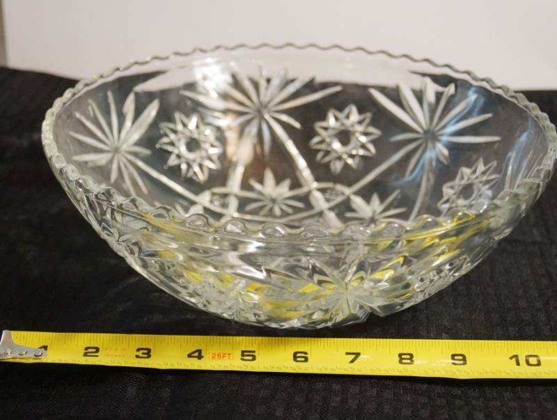 lot 1374 image: Large Cut Glass Bowl- very nice Useful and pretty 