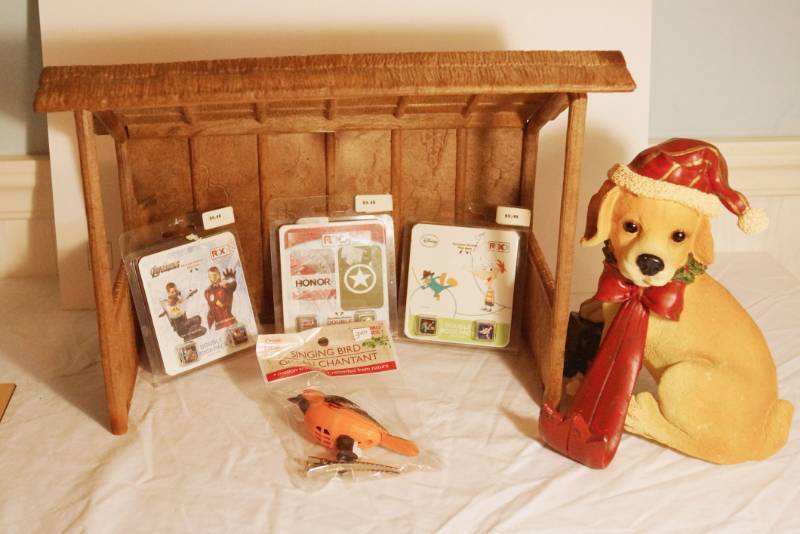 lot 1456 image: Rocx Charms-Dog stocking Holder- Stable-Singing Bird- See pics for more info