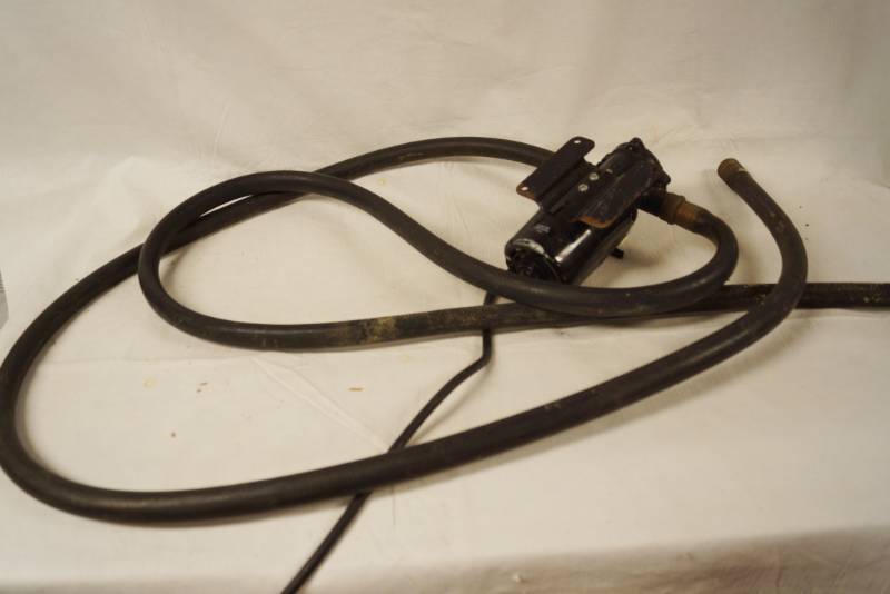 lot 4102 image: Sears Handy Pump - Not Sure if This Works - Unable to Test