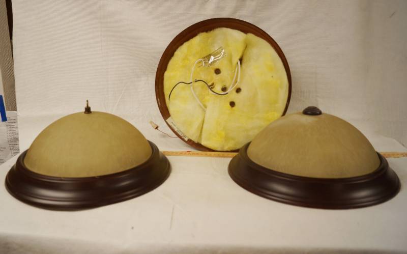 lot 4092 image: Lot of 3 Indoor Light Fixtures