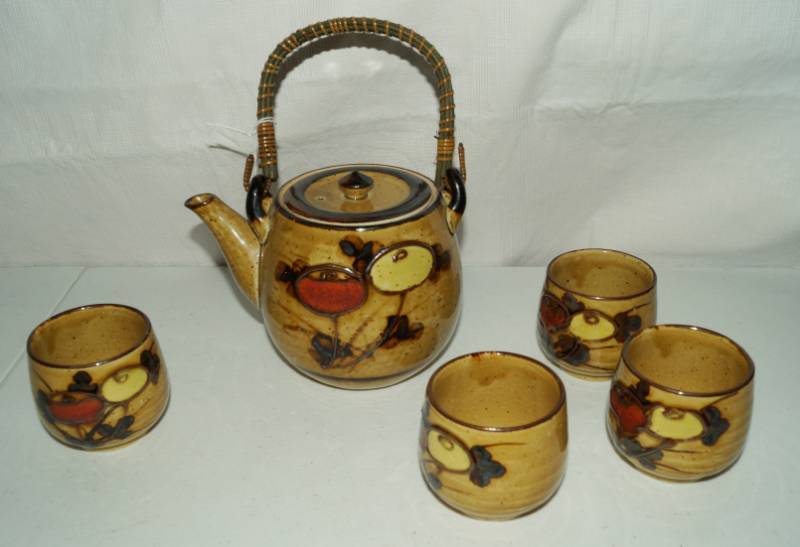 lot 3975 image: Hand Crafted Japan Tea Set