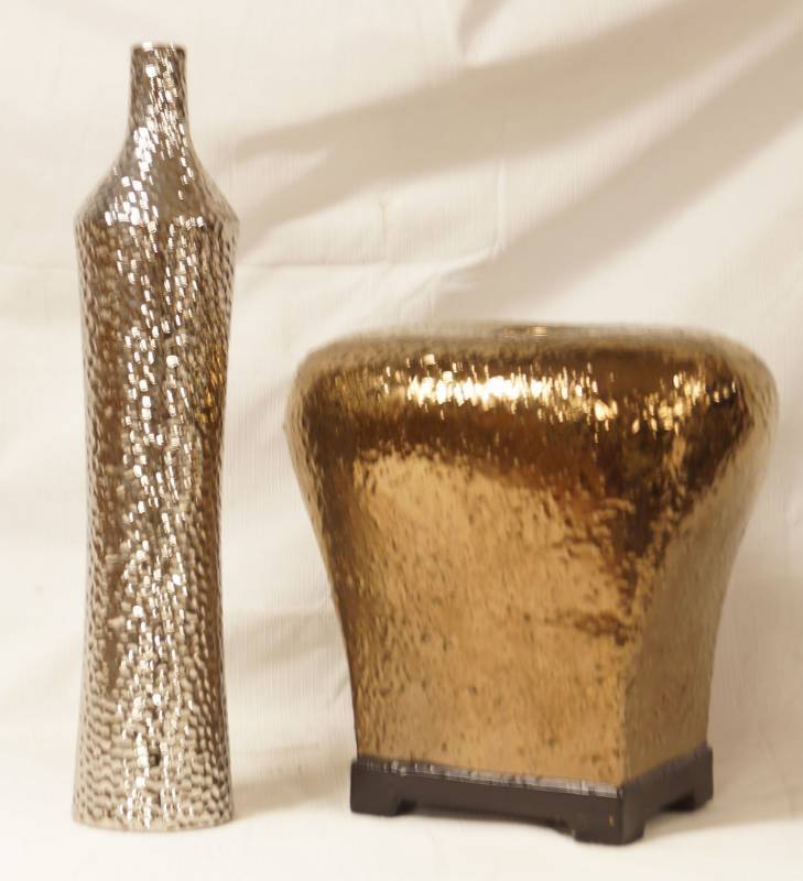 lot 5818 image: Lot of 2 Beautiful Vases - Very Nice