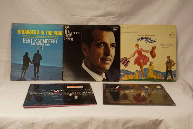 lot 5777 image: Lot of 5 Vinyl Records