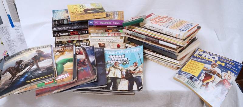 lot 4038 image: Huge Lot of Magazines and Books