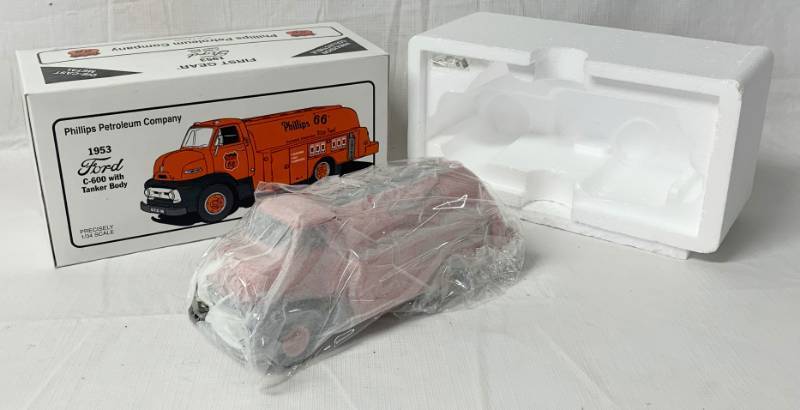 lot 8000 image: Phillips Petroleum Company - 1953 Ford C-600 with Tanker Body  - 134 Scale -