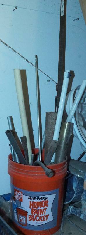 lot 6103 image: 5 Gallon Bucket of Misc. Pipe, Tubes and Iron  See Photos  Heavy