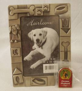 lot 4290 image: Cute Photo Frame and Magnet