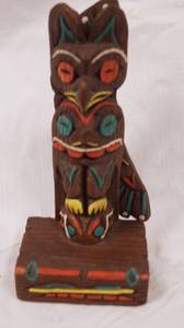 lot 4306 image: Hand Carved Wooden Totem Poll - Very Cool
