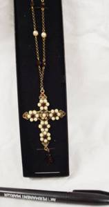 lot 4310 image: Beautiful Cross Pendant