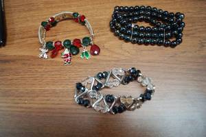 lot 4332 image: Lot of 3 Bead Bracelets - Pretty