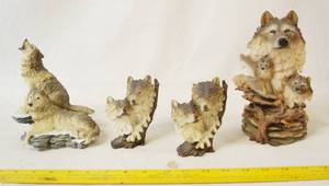 lot 4346 image: Lot of 4 Breathtaking Wolf Statuettes One with ear broken, very easy fix Must Have for a Collector