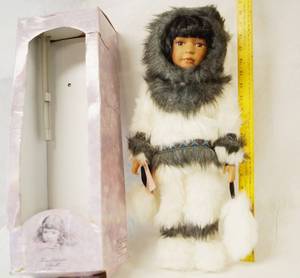 lot 4360 image: Beautiful Native American Porcelain Doll