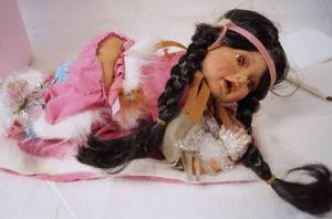 lot 4372 image: Beautiful Native American Porcelain Doll