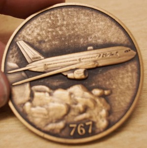 lot 4404 image: Collectible Boeing 767 Airplane Coin - Neat Find