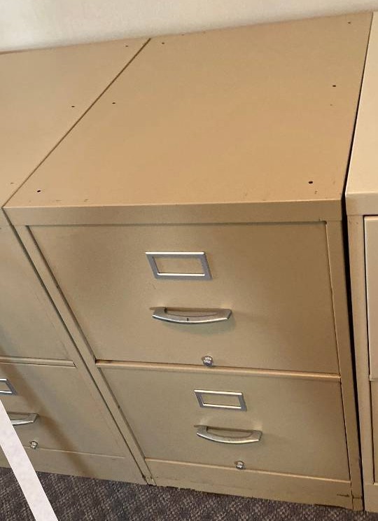 lot 3410 image: Metal File Cabinet - Very Clean - Time to get organized - no keys