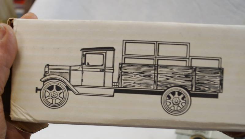 Miniature ERTL 1/25 Vintage 1990 - Pick-up Hawkeye Crate 1931, Banque Pepsi Cola