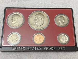 lot 2722 image: 1776-1976 United States Mint Set - S San Francisco Mint - In Hard Plastic Case