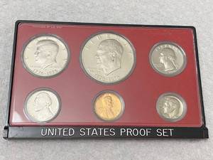 lot 2723 image: 1776-1976 United States Mint Set - Weird Mint Marks - Check it out - In Hard Plastic Case